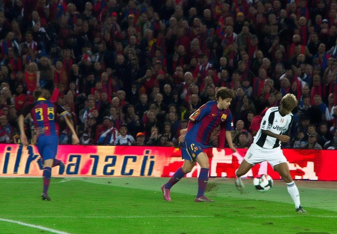 巴塞罗那vs尤文图斯：巅峰对决精彩回顾及球星表现亮点